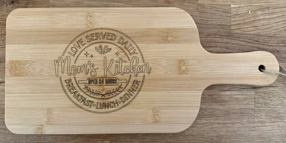 Bamboo Cutting Board for Mom – 'Mom’s Kitchen' Engraved Serving Board, Ideal Gift for Mother's Day, Kitchen Décor